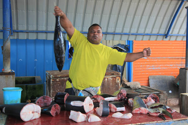 Een enthousaiste visverkoper